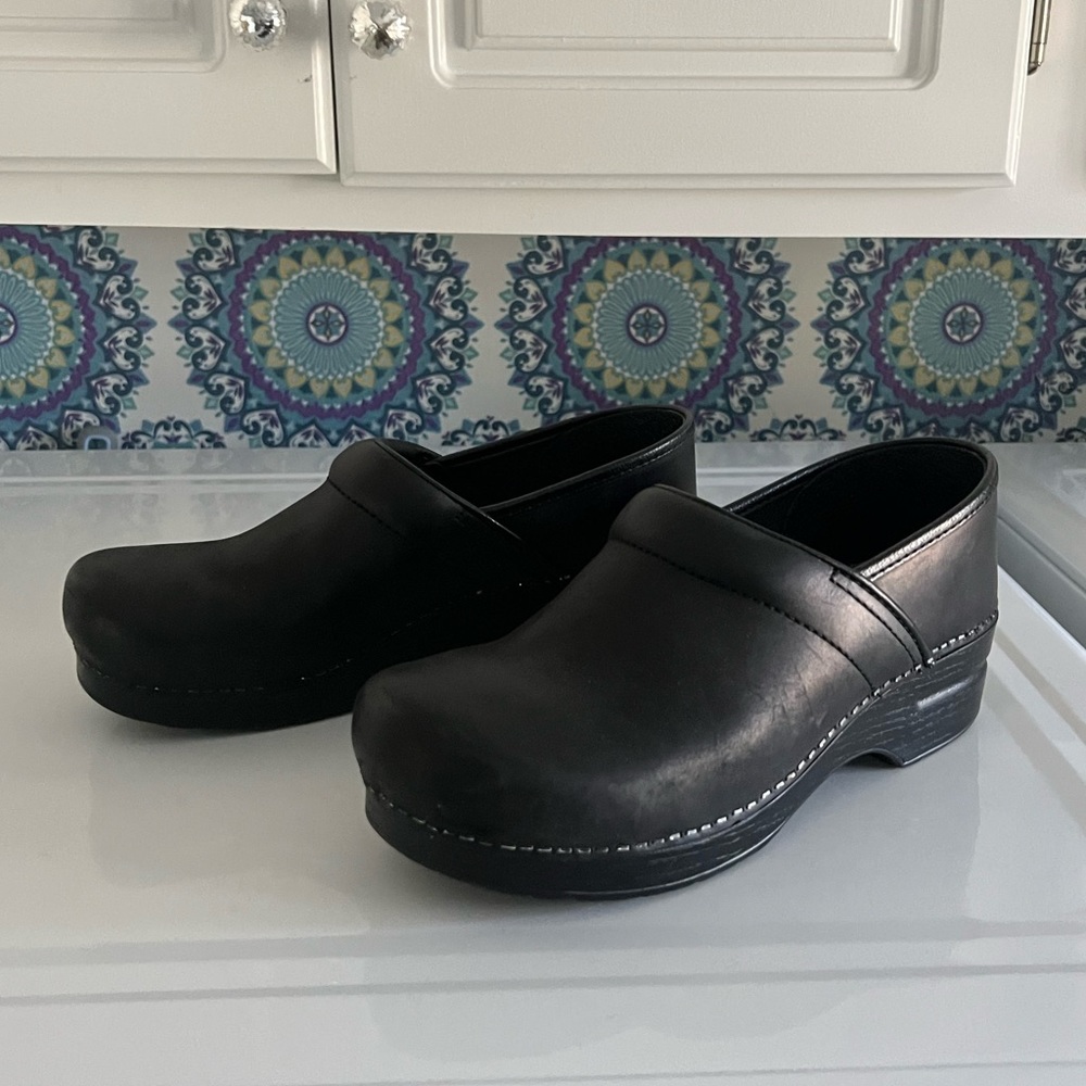 Black Danskos Barely worn